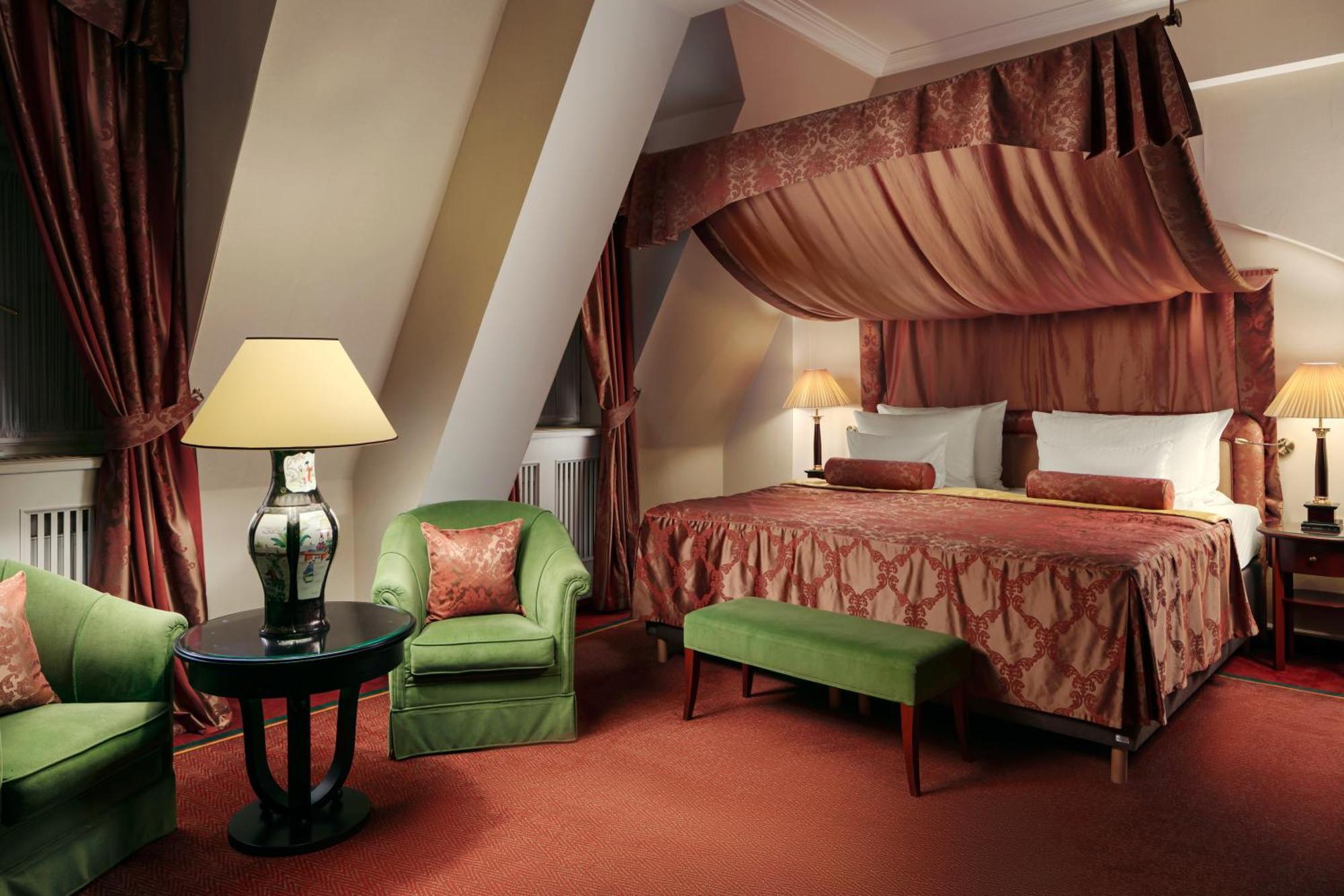 Art Nouveau Palace Hotel Praga Zewnętrze zdjęcie A suite at the Mandarin Oriental, Munich